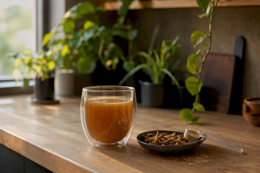 Verre de tonic aux cordyceps et champignons séchés